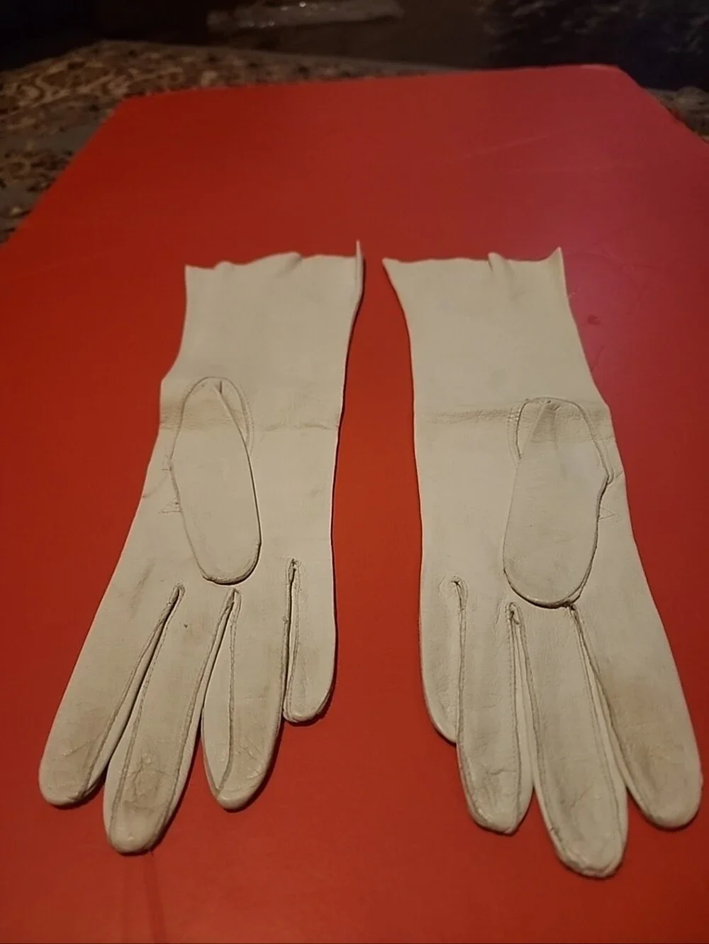 Vintage 1960s Off White Kidskin Leather Gloves Size 6 1/2 Mid Arm Unlined